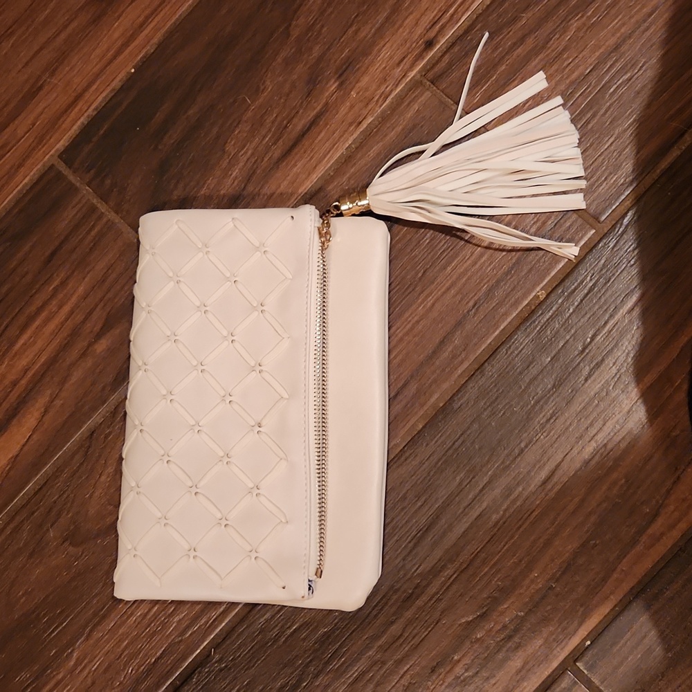 Urban Expressions Cream Shoulder Bag
